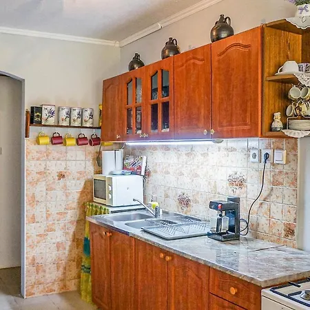 Amazing In W/ 2 Bedrooms Appartamento Balatonszepezd